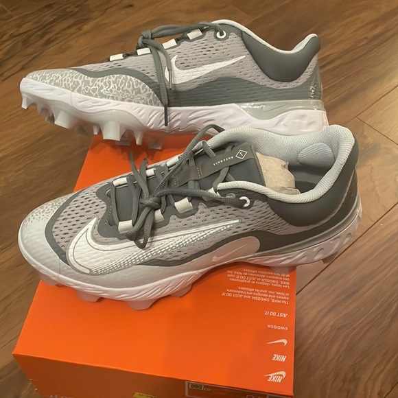 Nike cleats, NIB, size 10.5 - Picture 1 of 5